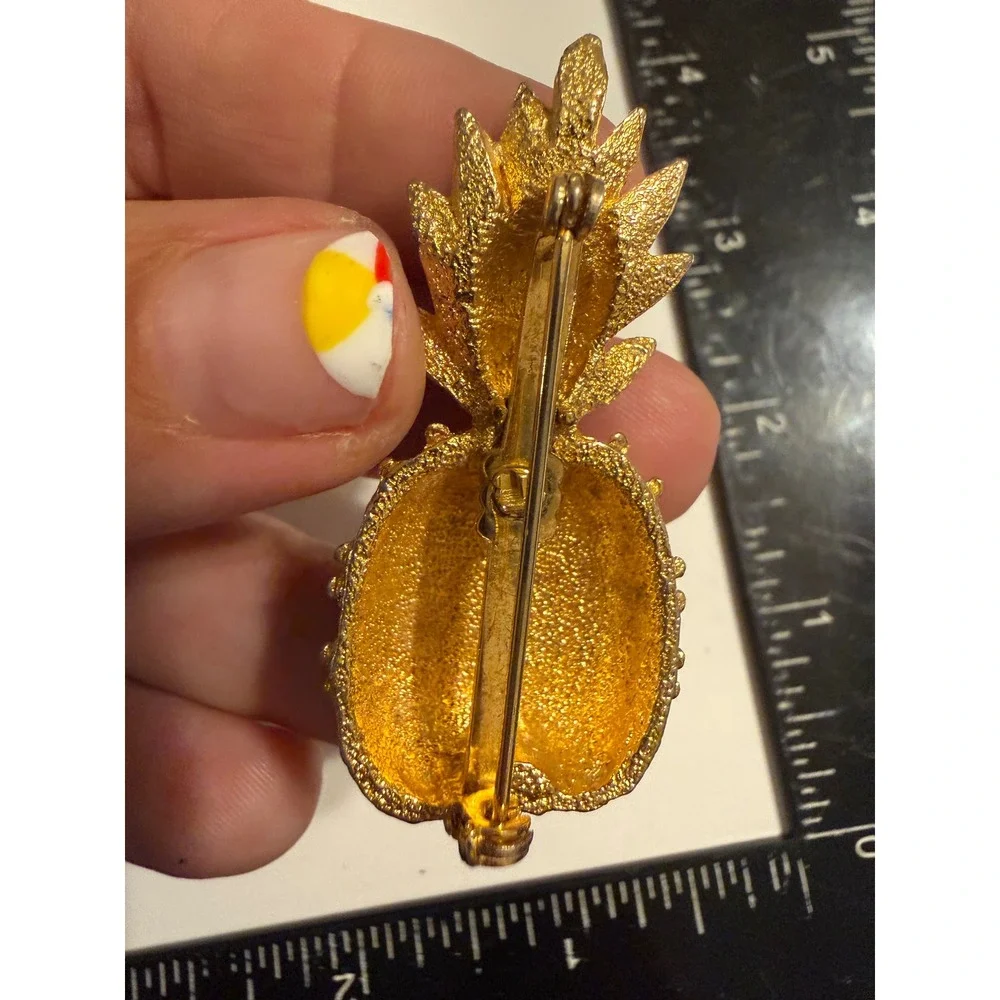 Vintage Gold Tone Pineapple Brooch Textured Tropical Fruit Pin Accessory